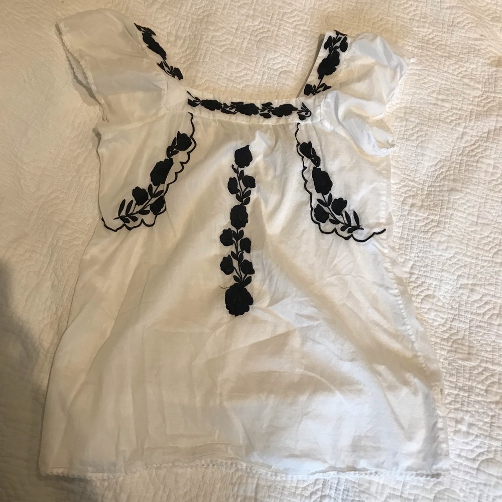 White and black embroidered top Sz L